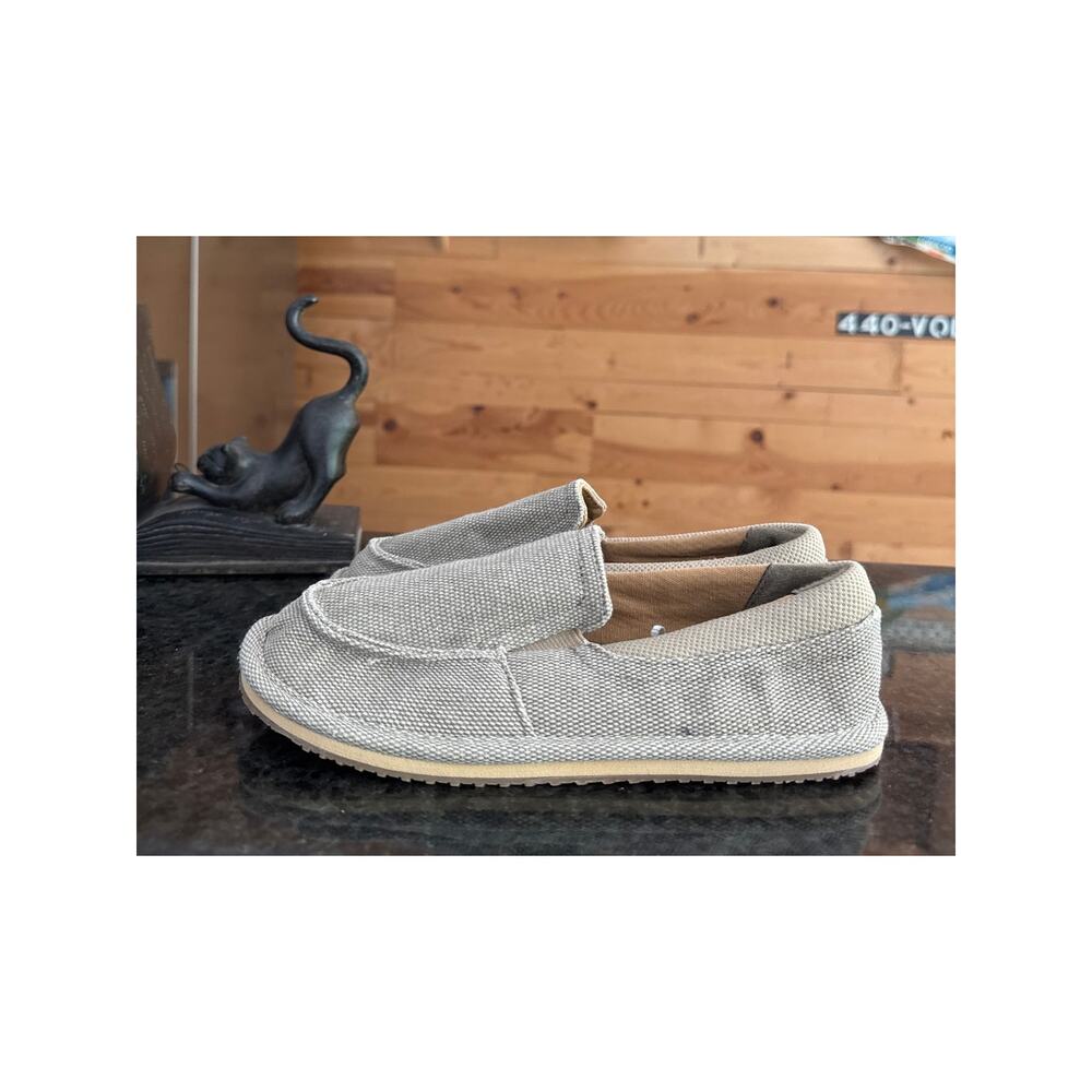 The Children's Place Boys Size 2 Tan Kids Slide On Loafers